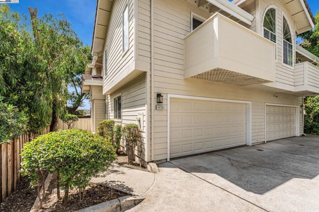 19723 Redwood Rd, Castro Valley CA: https://media.crmls.org/mediaz/d7ad725e-6a40-401d-aac8-868b5d314a19.jpg