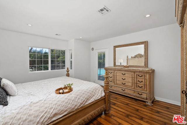 5159 Sophia Avenue, Encino CA: https://media.crmls.org/mediaz/d7ada2e2-f240-4164-945f-249982f407ec.jpg