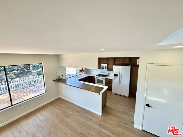 7756 Sailboat Circle, Huntington Beach CA: https://media.crmls.org/mediaz/d7addbe5-c0a2-4b87-906e-de1dc4d68347.jpg