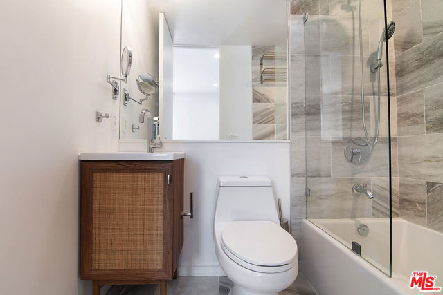 1623 S Bedford Street, Los Angeles CA: https://media.crmls.org/mediaz/d7ae0986-49aa-4abf-b915-3ab6c7feb059.jpg