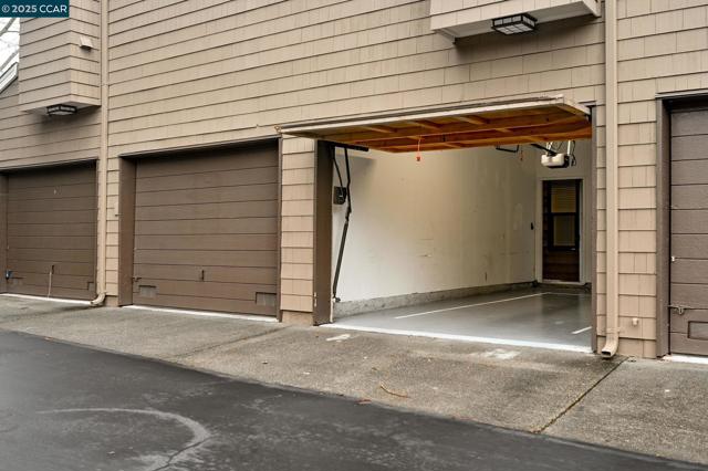 273 S Overlook Dr, San Ramon CA: https://media.crmls.org/mediaz/d7ae54f8-08fb-4a3e-805d-f66d9fa2dc03.jpg