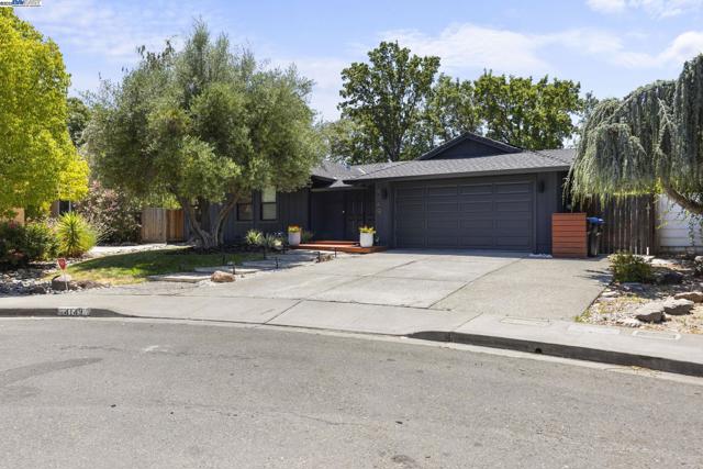 4149 Moselle Ct, Pleasanton CA: https://media.crmls.org/mediaz/d7ae9fb4-4e70-4e85-92fd-3365fb767c94.jpg