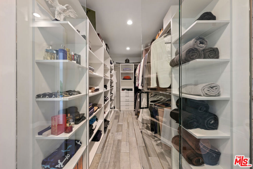 1318 N Beachwood DriveBurbank img 22