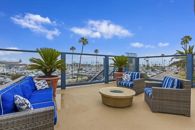 1200 Harbor N Drive, Oceanside CA: https://media.crmls.org/mediaz/d7aecefc-6801-45b0-921b-2734bb9ddd84.jpg