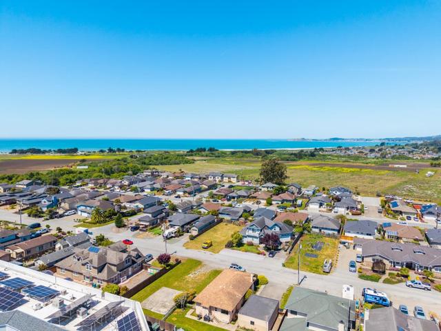 411 Belleville, Half Moon Bay CA: https://media.crmls.org/mediaz/d7aeff14-b0d3-446d-ace6-a1a0dc586b9b.jpg