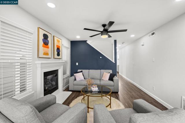 1627 Livingston Ln, Richmond CA: https://media.crmls.org/mediaz/d7af6eff-7c48-4c83-b44a-da917eb467b7.jpg