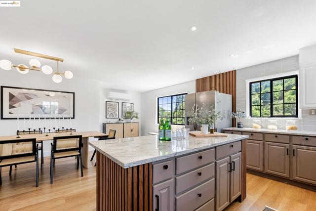 2391 Rancho Rd, El Sobrante CA: https://media.crmls.org/mediaz/d7af9bdc-cd84-4aae-b77e-fd0ec0f17260.jpg