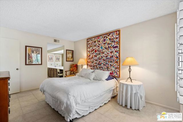 1050 E Ramon Road #15, Palm Springs, CA 92264