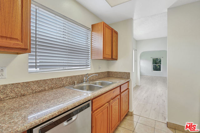221 S Tower Drive, Beverly Hills CA: https://media.crmls.org/mediaz/d7b02fc1-1140-4fe1-9b4c-4537f2ff0e9f.jpg