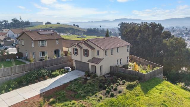 390 Tanoak Street, Hollister CA: https://media.crmls.org/mediaz/d7b08130-145e-43c3-8526-95c4f34ca02c.jpg