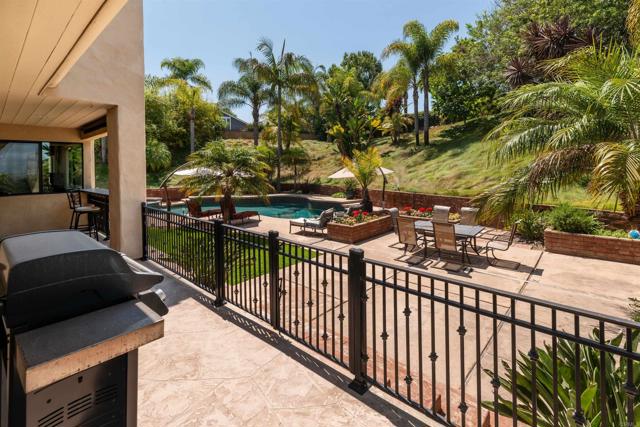 Detail Gallery Image 18 of 54 For 6541 Vispera Pl, Carlsbad,  CA 92009 - 4 Beds | 3/2 Baths