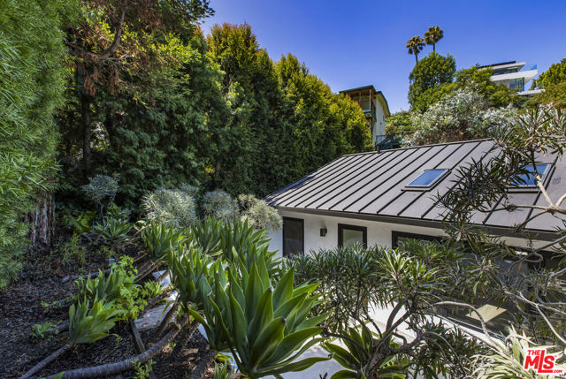 2425 Rinconia Drive, Los Angeles CA: https://media.crmls.org/mediaz/d7b0ea70-514a-49a3-b1d5-db740551213f.jpg