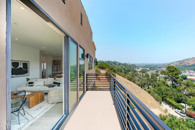 3874 W Point Drive, Los Angeles CA: https://media.crmls.org/mediaz/d7b0f227-b60c-4c62-a119-7b5315a4ef78.jpg