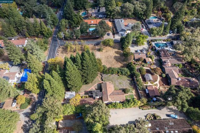 2339 Tice Valley Blvd, Walnut Creek CA: https://media.crmls.org/mediaz/d7b10445-7b77-4eef-a12c-848ba3e2b2df.jpg