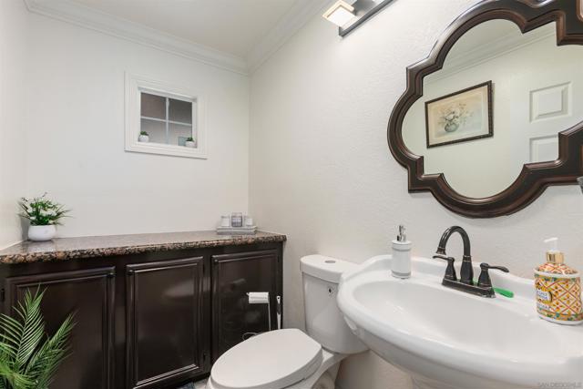 10394 Valley Waters Dr, Spring Valley CA: https://media.crmls.org/mediaz/d7b13cc0-0a8f-4355-b3b1-27e38cc56369.jpg