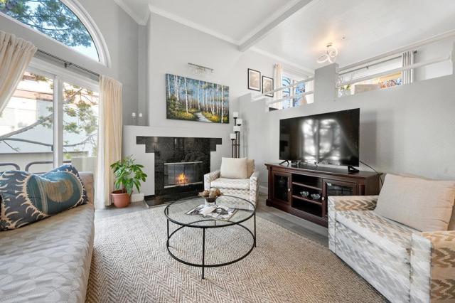 104 E Court Lane, Foster City CA: https://media.crmls.org/mediaz/d7b14042-e887-4162-bd28-8208f79a0919.jpg