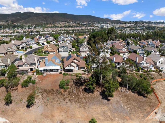 13957 Royal Melbourne Sq, San Diego CA: https://media.crmls.org/mediaz/d7b179e1-97be-4135-bfe0-8202cac5bc78.jpg