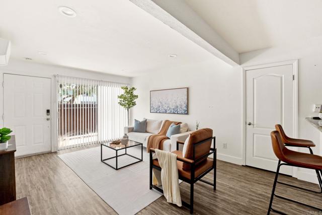 3456 Castle Glen Dr, Mission Valley CA: https://media.crmls.org/mediaz/d7b1a291-91cb-4030-a205-733a20453a9f.jpg