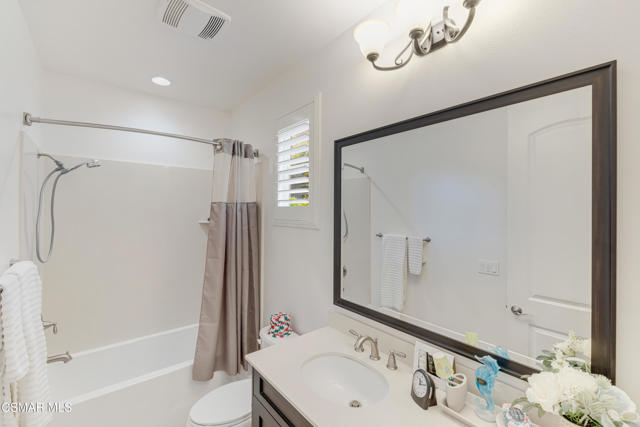 12809 Lone Trail Court, Moorpark CA: https://media.crmls.org/mediaz/d7b2b8bb-edd8-4967-8873-3795a37bbd98.jpg