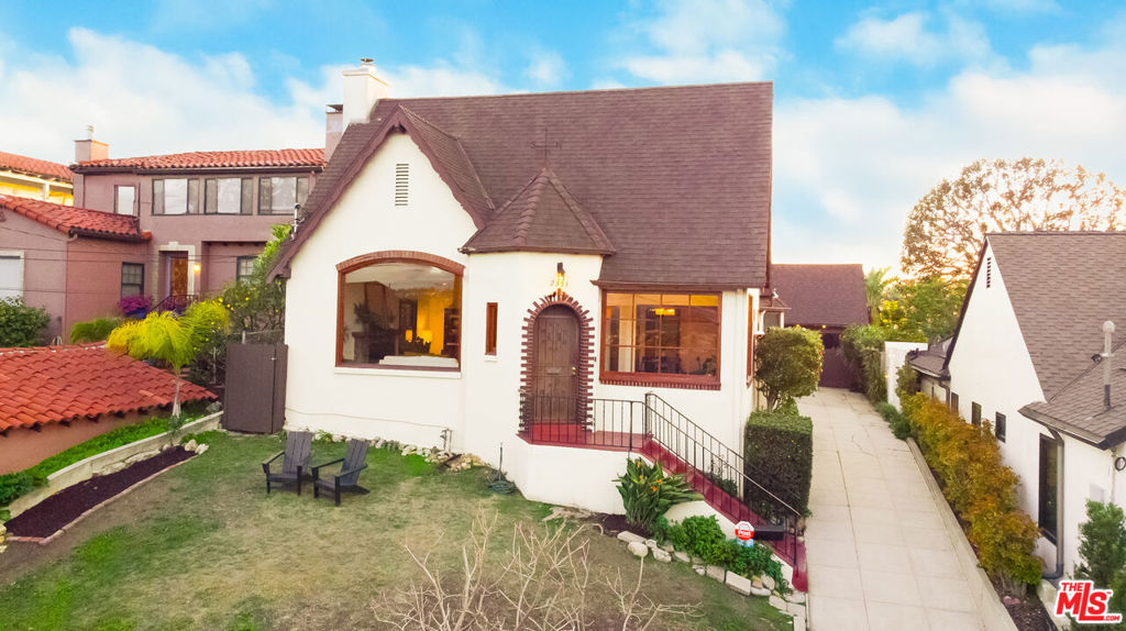 2353 Ronda Vista Drive