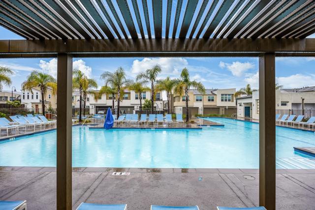 2097 Bluestone Cir, Chula Vista CA: https://media.crmls.org/mediaz/d7b3fcca-96ff-42de-9d4e-e398ba124da0.jpg