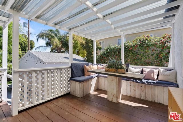 8420 Bleriot Avenue, Los Angeles CA: https://media.crmls.org/mediaz/d7b467d1-f7ab-40d3-8871-51d79adecbf2.jpg
