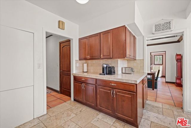 6119 Del Valle Drive, Los Angeles CA: https://media.crmls.org/mediaz/d7b5216e-33b3-41c6-9c77-be6851f8a27f.jpg