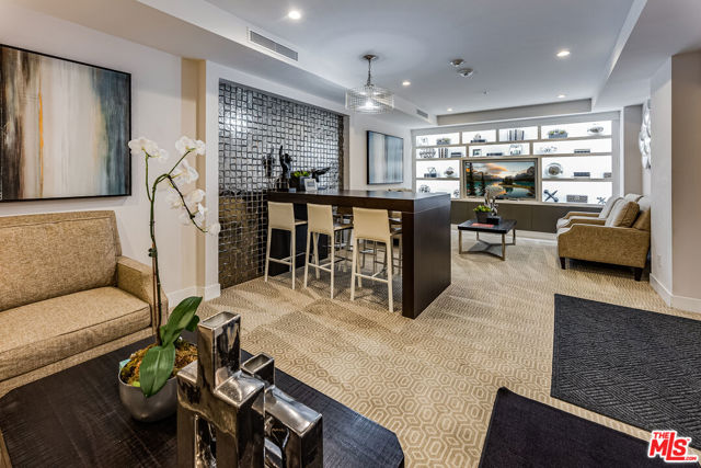 460 N Palm Drive, Beverly Hills CA: https://media.crmls.org/mediaz/d7b5297b-0291-4725-8adf-0f4e80bc1889.jpg