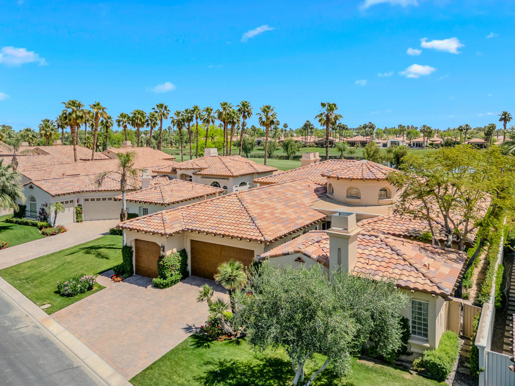 https://media.crmls.org/mediaz/d7b5fd2a-60cb-49c5-9c1b-db48193e1d60.jpg?preset=X-Large