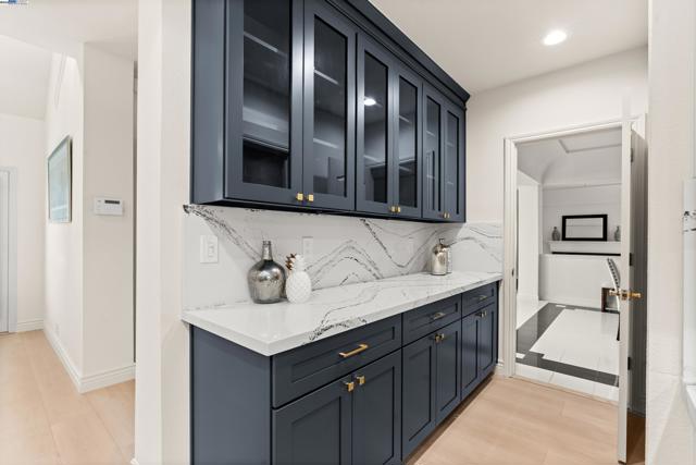 3146 Blackhawk Meadow Dr, Danville CA: https://media.crmls.org/mediaz/d7b679e8-c95b-492a-89d3-156a0ac49ba8.jpg