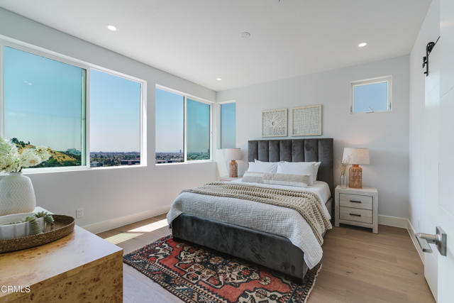 3870 W Point Drive, Los Angeles CA: https://media.crmls.org/mediaz/d7b6cc5d-9b7c-4faa-bfd8-c2980a636c42.jpg