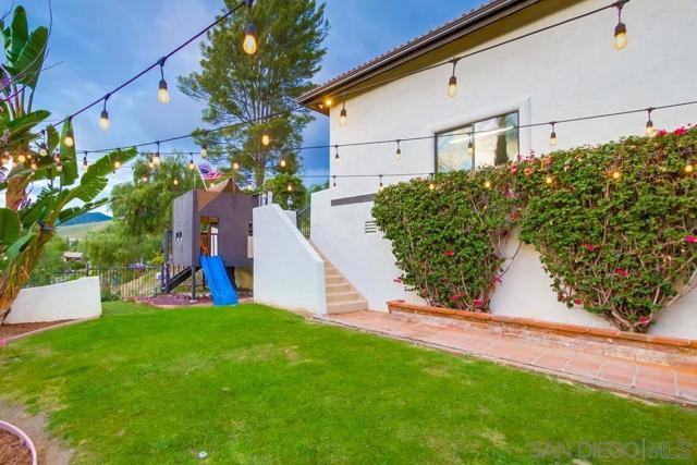 1935 Vista De La Montana, El Cajon CA: https://media.crmls.org/mediaz/d7b71347-5a65-42de-bdaf-a1312768b78e.jpg