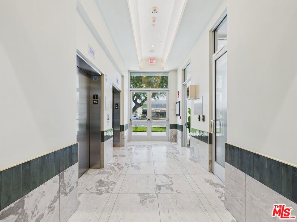 https://media.crmls.org/mediaz/d7b7759b-2c60-4951-ab62-e2672fb276a1.jpg?preset=X-Large