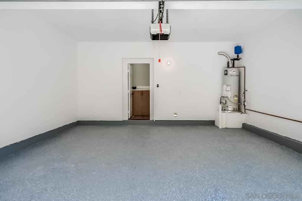 https://media.crmls.org/mediaz/d7b7880d-55dd-48f5-b1c6-6f5da17132d6.jpg?preset=X-Large