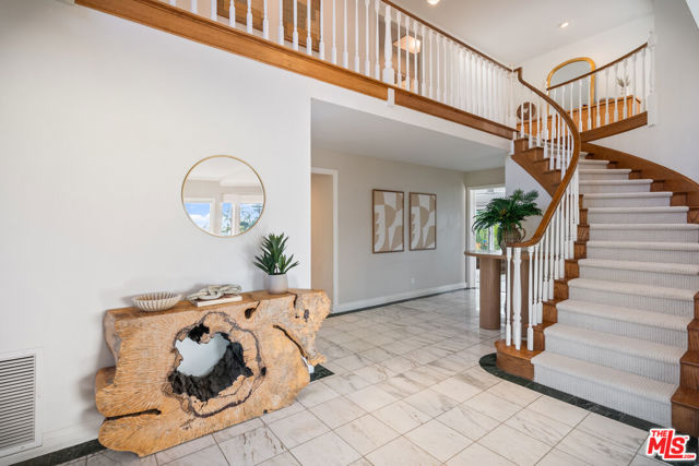 23255 W Paloma Blanca Drive, Malibu CA: https://media.crmls.org/mediaz/d7b7b381-956c-42b9-a03c-2cd9bc9837fd.jpg