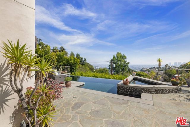 1573 Sunset Plaza Drive, Los Angeles CA: https://media.crmls.org/mediaz/d7b7b9fa-aa87-4882-b6d6-324015c94eef.jpg