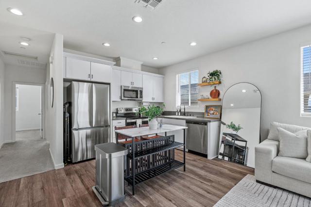 1278 San Antonio Street, Soledad CA: https://media.crmls.org/mediaz/d7b7e16c-33b1-425f-815e-d40cdc325adf.jpg