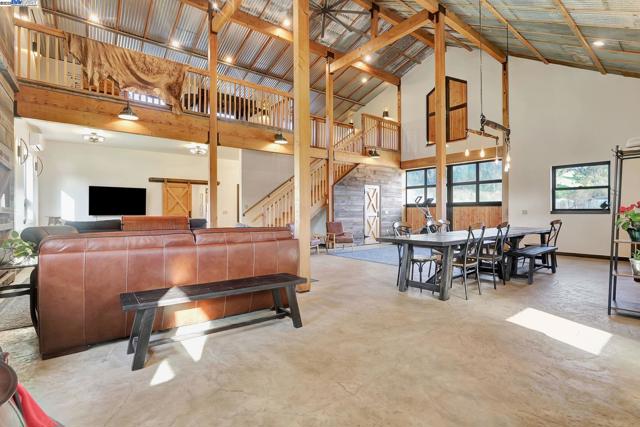 5135 Andrade Rd, Sunol CA: https://media.crmls.org/mediaz/d7b85814-0d42-40cd-9e07-e53e7faaff68.jpg