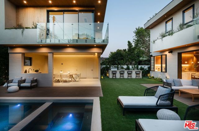 13221 Hesby Street, Sherman Oaks CA: https://media.crmls.org/mediaz/d7b8e99a-c13e-4d5a-b63c-1e258a5900fe.jpg