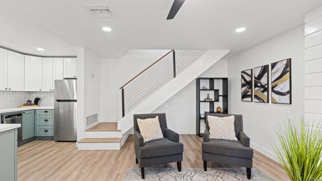 Detail Gallery Image 5 of 23 For 7833 Camino Huerta, San Diego,  CA 92122 - 2 Beds | 1 Baths