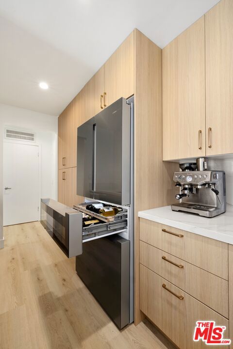 906 N Doheny Drive, West Hollywood CA: https://media.crmls.org/mediaz/d7b935c0-1eb5-42ce-b815-aaf27691eb26.jpg