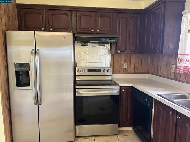26 Leeward Way, Pittsburg CA: https://media.crmls.org/mediaz/d7b93707-5da6-4a61-a1cb-bda225d6d2bf.jpg