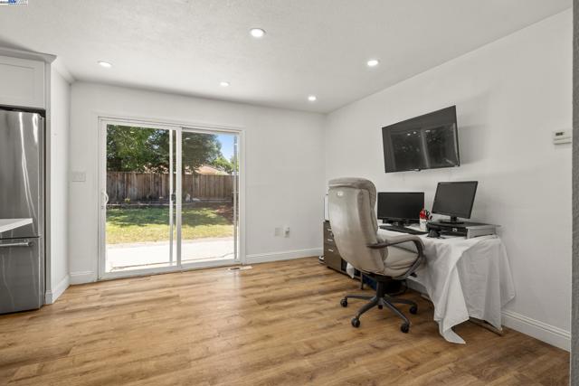 963 Getoun Dr, Concord CA: https://media.crmls.org/mediaz/d7b9602b-7a78-4b18-b196-9929951b9759.jpg