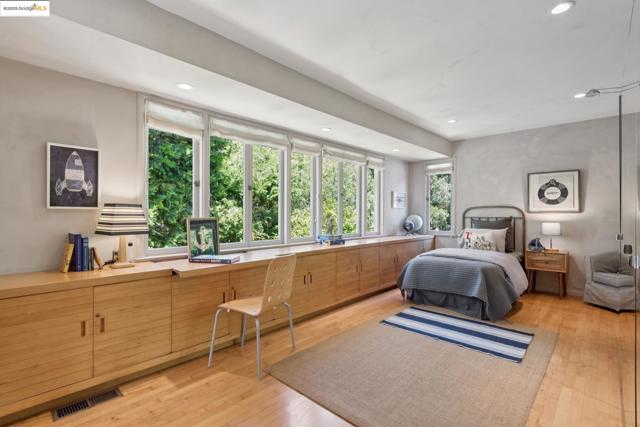 305 The Uplands, Berkeley CA: https://media.crmls.org/mediaz/d7b9b3bb-0c4a-426d-b300-9f7e102a5cbc.jpg