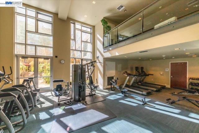 809 Clay St, Oakland CA: https://media.crmls.org/mediaz/d7ba5fe7-fba7-42c8-9cc9-ddb0a46da629.jpg