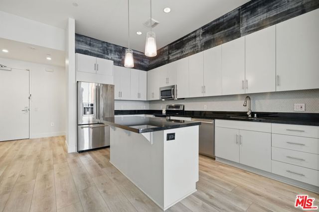 3223 W 6th Street, Los Angeles CA: https://media.crmls.org/mediaz/d7bacf07-fd0b-43be-85c4-fa3ce9088579.jpg