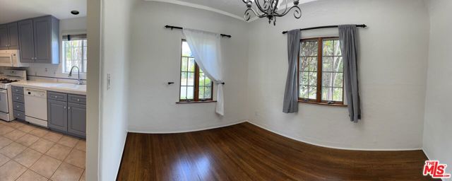2437 Granville Avenue, Los Angeles CA: https://media.crmls.org/mediaz/d7bad8df-84f7-4e5f-bb3a-a3371c15d608.jpg