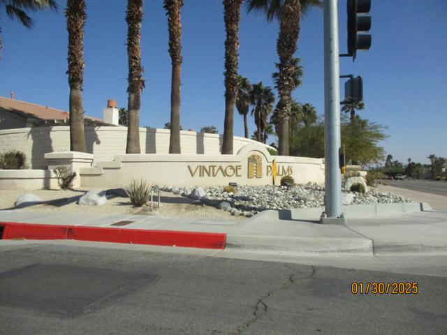 1041 E ViA San Dimas Road, Palm Springs CA: https://media.crmls.org/mediaz/d7bb2061-8649-45d9-910f-5eec44b14fff.jpg