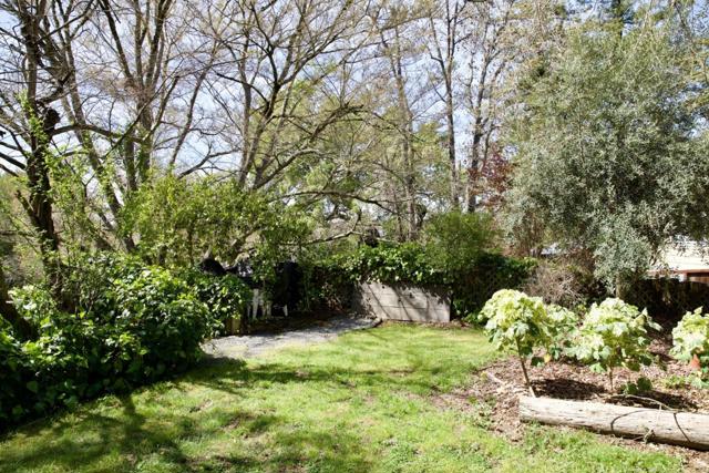 9989 Oak Street, Penngrove CA: https://media.crmls.org/mediaz/d7bb2f0e-282a-4918-a568-c4bca95e9799.jpg