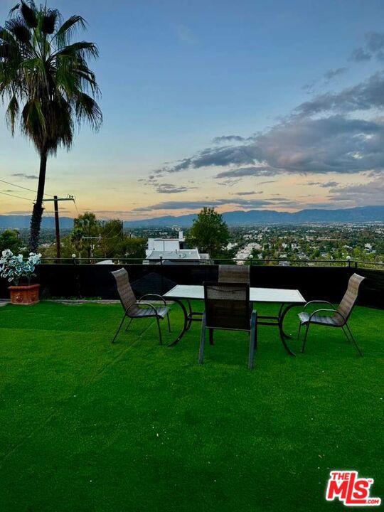 3641 Sunswept Drive, Studio City CA: https://media.crmls.org/mediaz/d7bb4f76-6576-42af-bb3a-a56b7812e82e.jpg